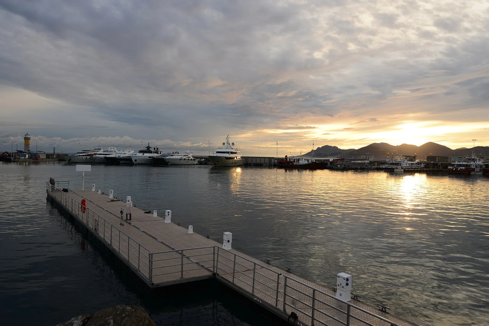 Yacht charter NEOM / Amaala
