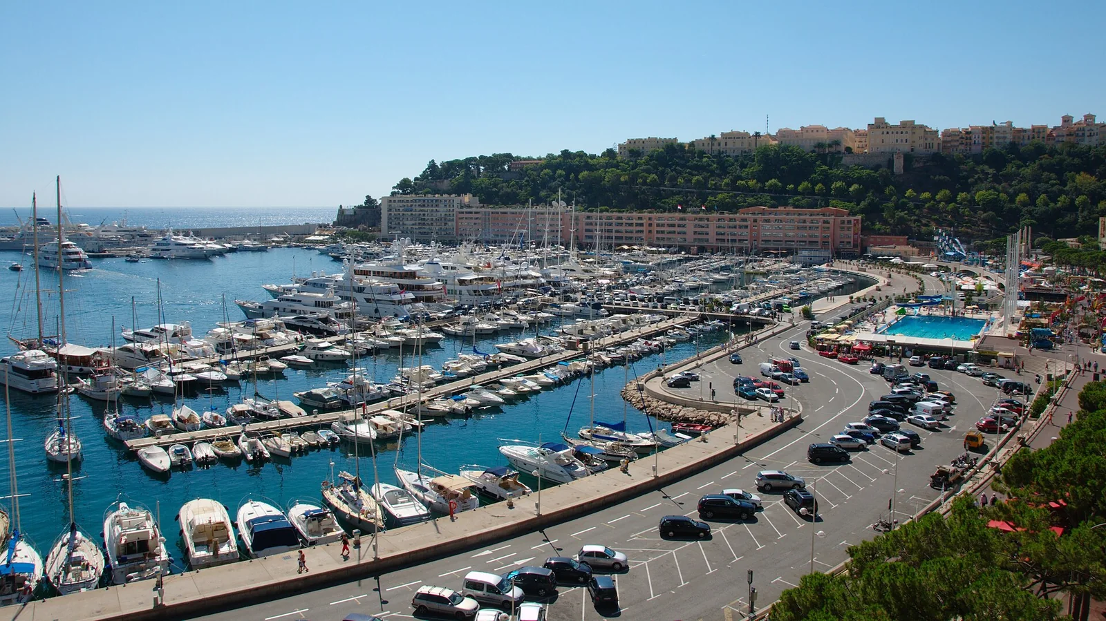 Yacht charter NEOM / Amaala